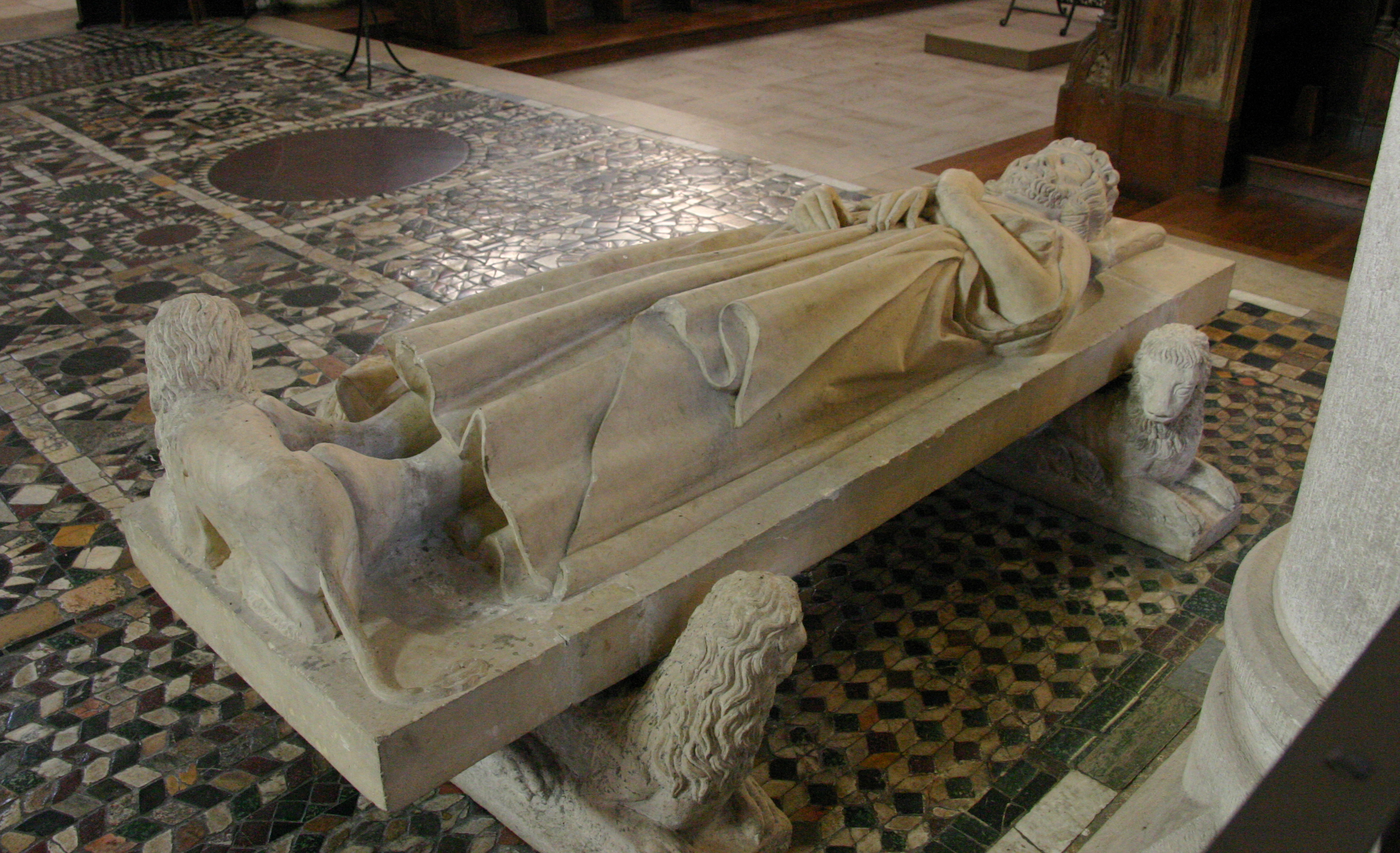 Saint-Benoît-sur-Loire-126-Grabskulptur_Philippe_I-2008-gje